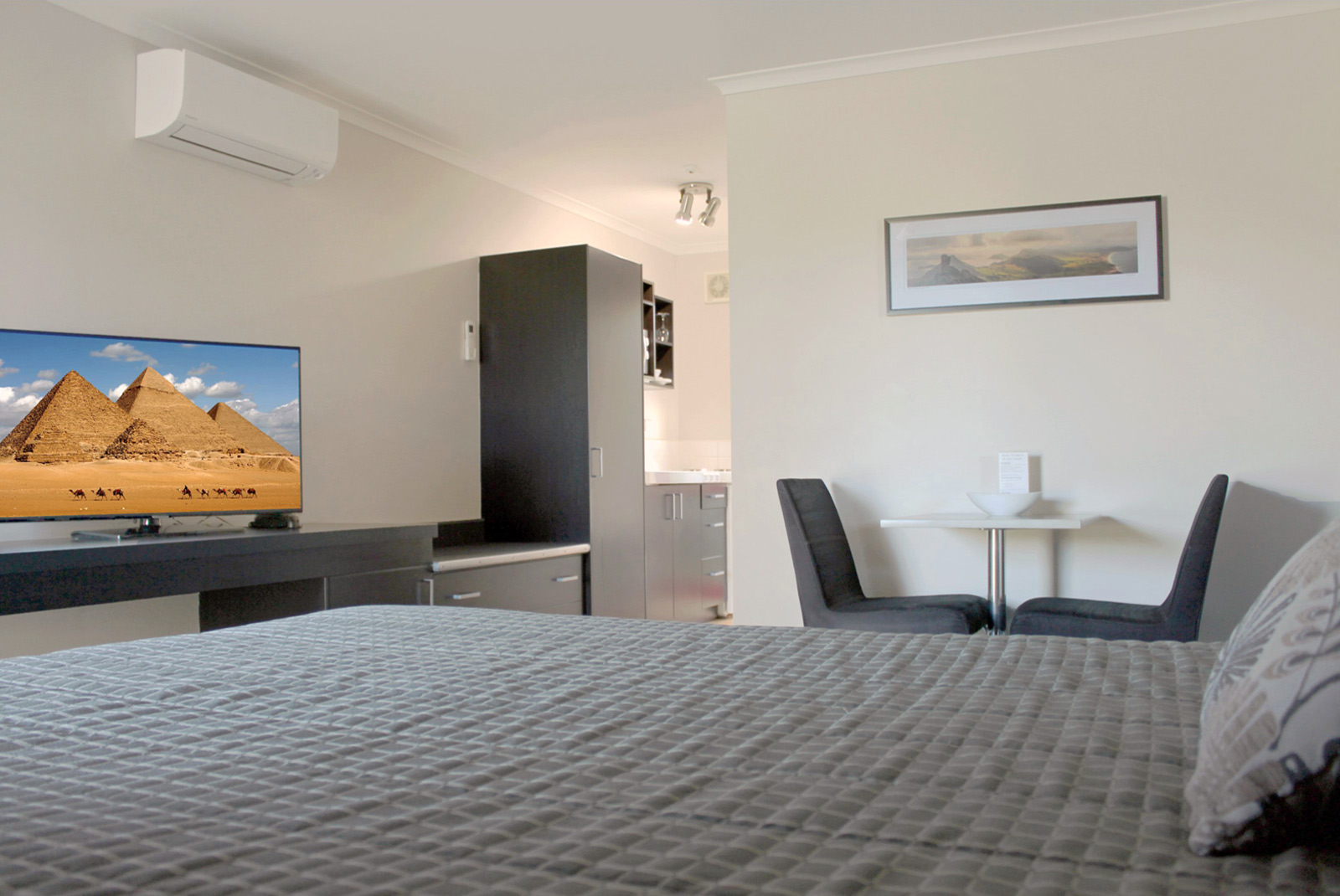 Air-conditioned spa suite, One Tree Point Motel — One Tree Point, Ruakaka