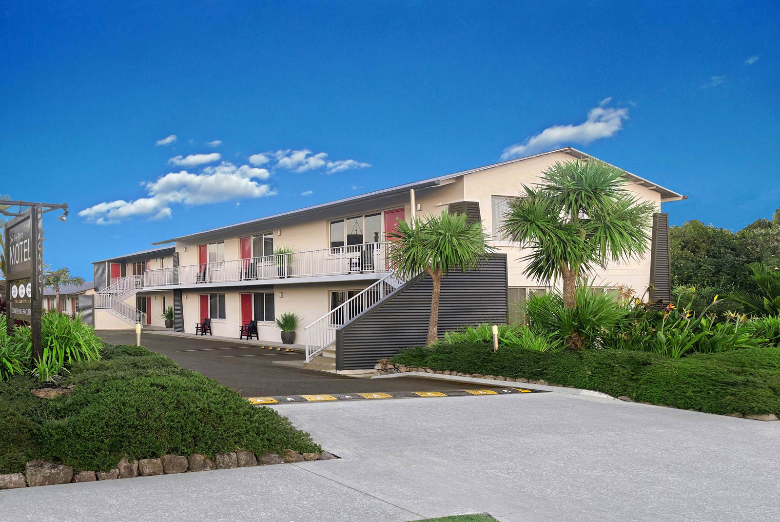 One Tree Point Motel, Ruakaka — coastal spa suites near Marsden Cove